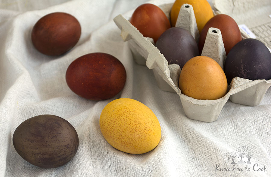 Боядисване на яйца с естествени бои