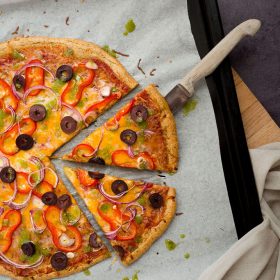 Вегетарианска безглутенова пица с бадемово брашно