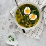 Супа от спанак и картофи с варени яйца