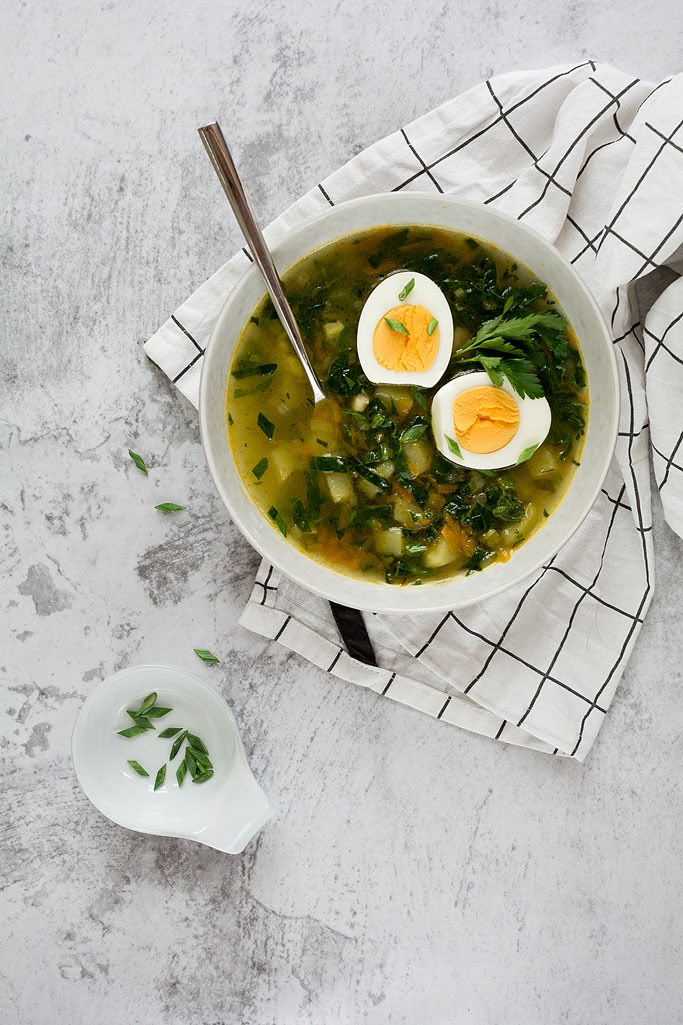 Пролетна спаначена супа с картофи и яйца