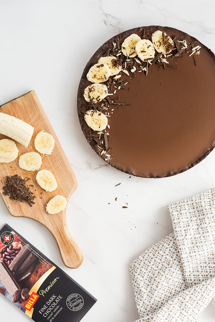 Шоколадов тарт без глутен и млечни продукти с банани и бадеми