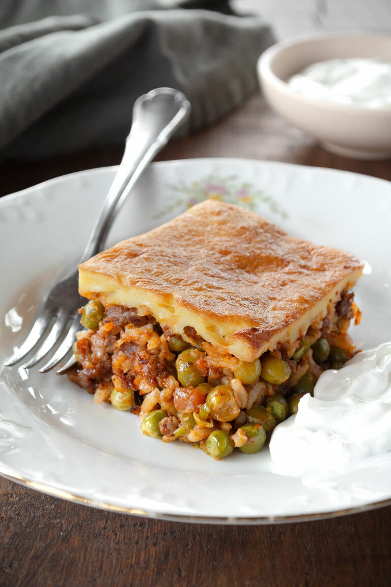 Мусака с кайма, грах и ориз в мултикукър