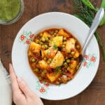 Яхния от грах и пресни картофи