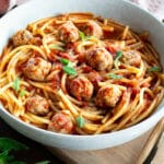 Безглутенови спагети с доматен сос и кюфтенца